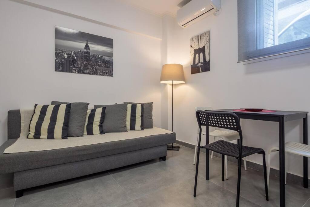 Hilton Area Brand New Comfortable Apartment Афіни Екстер'єр фото