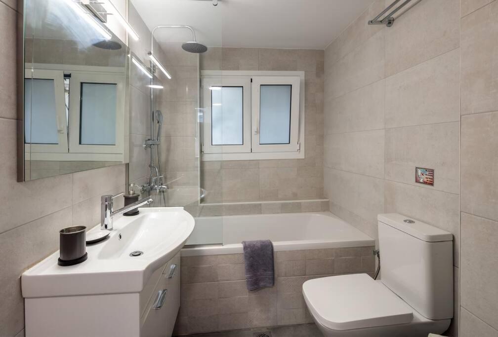 Hilton Area Brand New Comfortable Apartment Афіни Екстер'єр фото